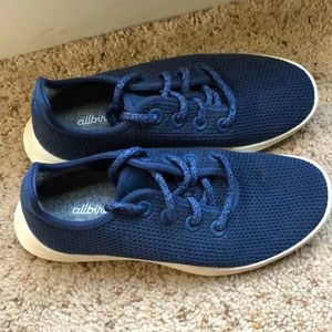 Allbirds navy tennis shoes